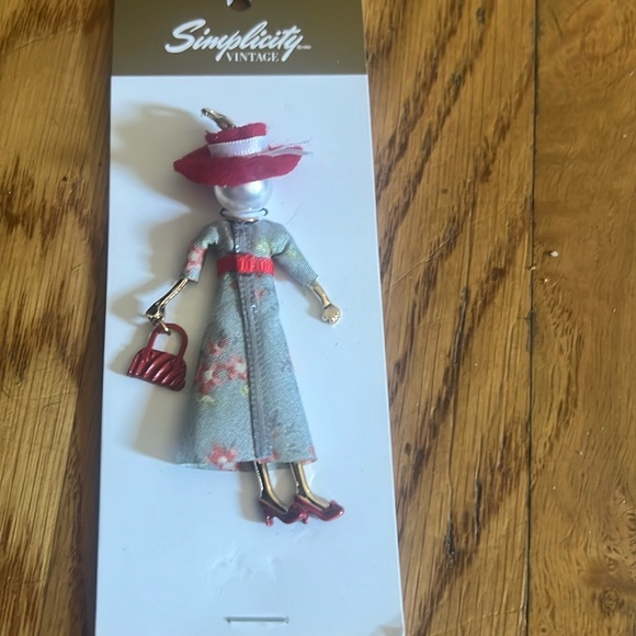 SIMPLICITY Women's Vintage Doll charm NWT - Picture 4 of 6